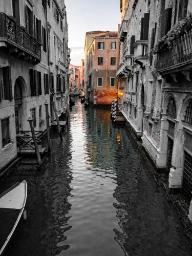 venetian-canal-at-dusk